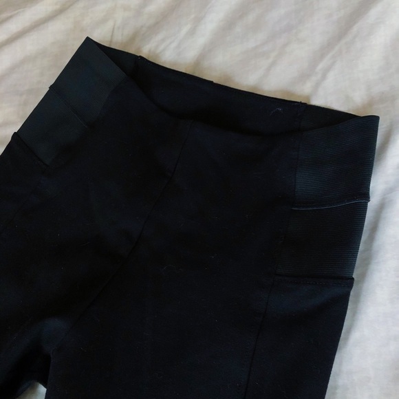 women’s black sleek leggings - Picture 2 of 3